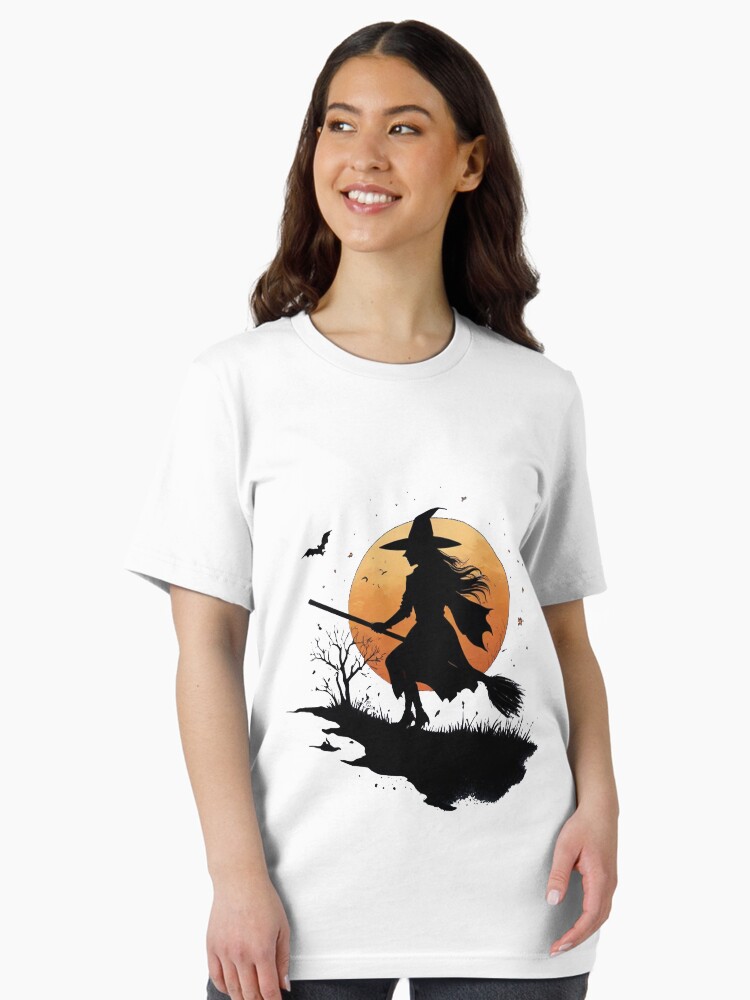 Thumbnail 2 von 7, Essential T-Shirt, Eine Hexe ist auf ihrem Besen bei Vollmond unterwegs designt und verkauft von Matzi-MV.