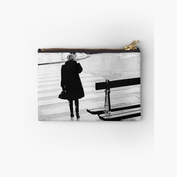 Item preview, vr 3718 / finition 2024 - Olivier Reporter Photo sur: 64 - Les Gens de Paris 1975 " Curious - Curieuse Apparition ! " - Okaio-Umin Créations Olavia-Olao designed and sold by o.okaïo.