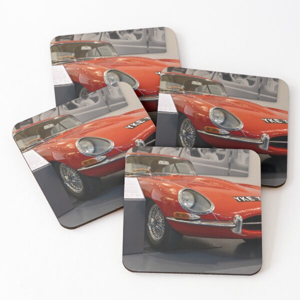 Artikelvorschau, Klassischer roter Jaguar E-Type im British Motor Museum entworfen und verkauft von ast-photography.