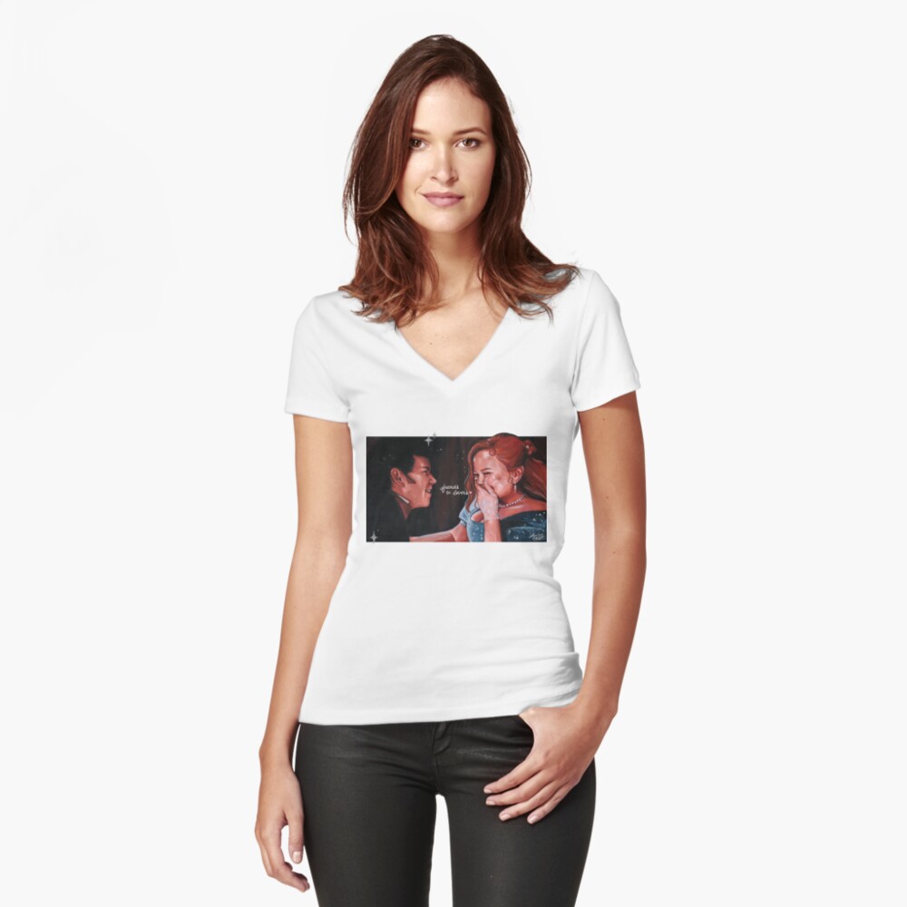 Aperçu de l'œuvre T-shirt moulant col V créée et vendue par laureneportrait.