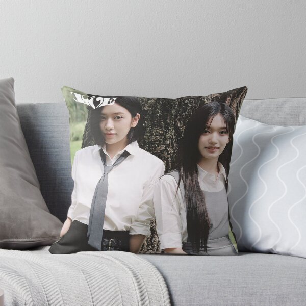 Artikelvorschau, IVE YUJIN LEESEO IVE ACCENDIO HEYA IVE Mine entworfen und verkauft von Valereekmerch.