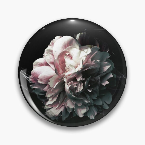 Aperçu de l'œuvre Pivoine blanche aux tons roses sur photographie noire, nature créée et vendue par Gulnaz Turdalieva.