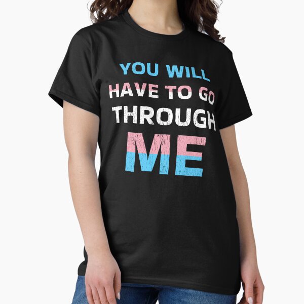 Vista previa del artículo con la obra «Tendrás que pasar por mí », diseñado y vendido por fusedtees.