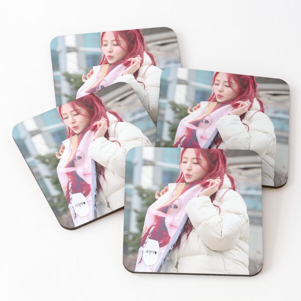 Aperçu de l'œuvre Le Sserafim Yunjin Easy SMART Donnez l'impression que ça a l'air facile créée et vendue par Valereekmerch.