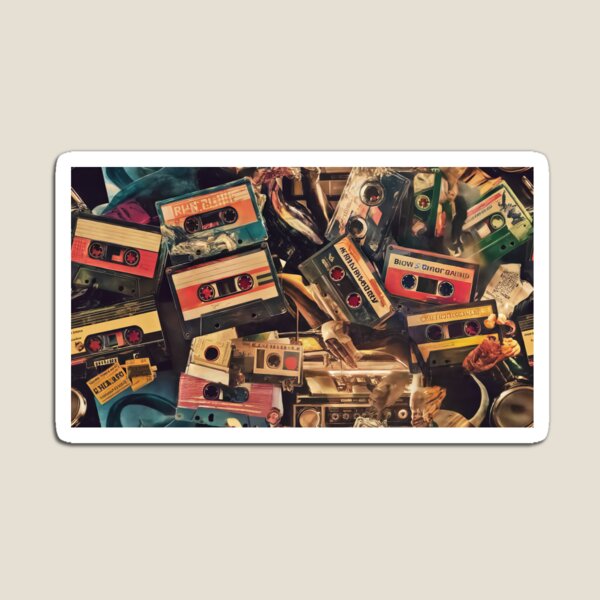 Artikelvorschau, Retro-Kassettencollage – lebendiges nostalgisches Musikdesign entworfen und verkauft von Bianca Oltean.
