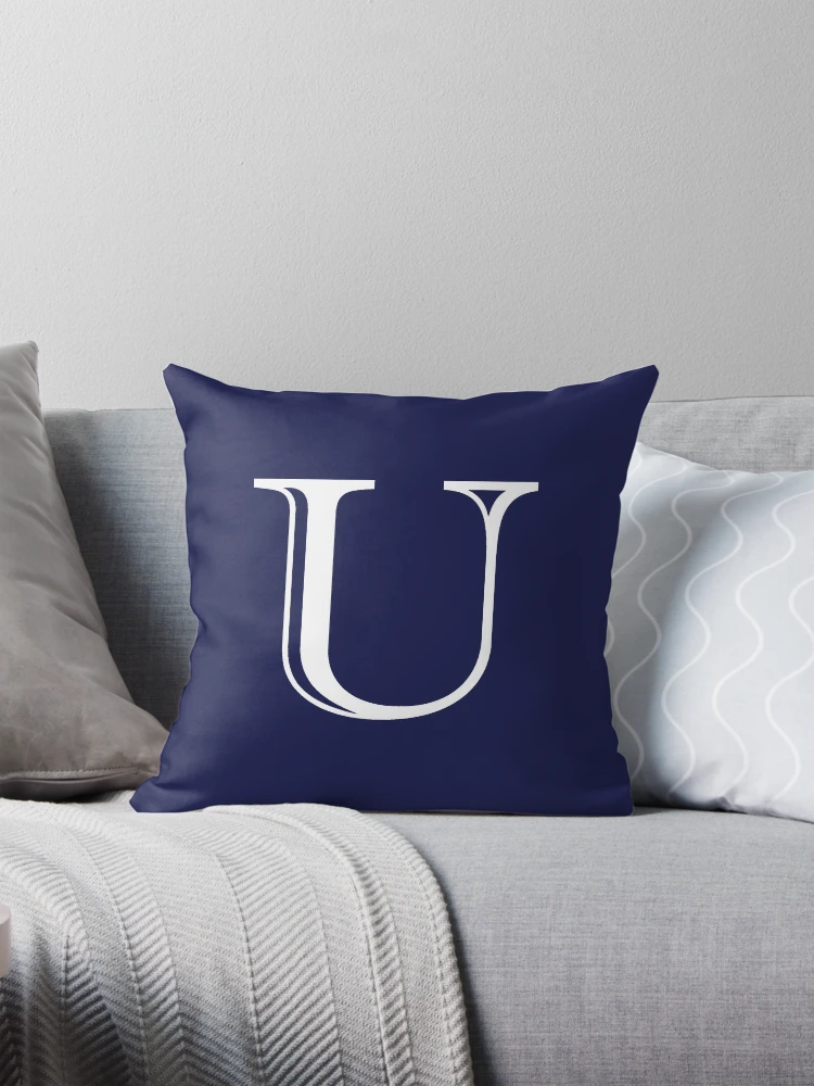 Aperçu 1 sur 4. Coussin avec l'œuvre Monogramme U créée et vendue par ShellSticker.