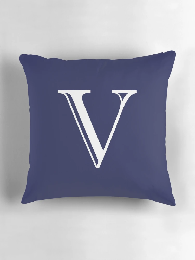 Aperçu 3 sur 4. Coussin avec l'œuvre Monogramme V créée et vendue par ShellSticker.