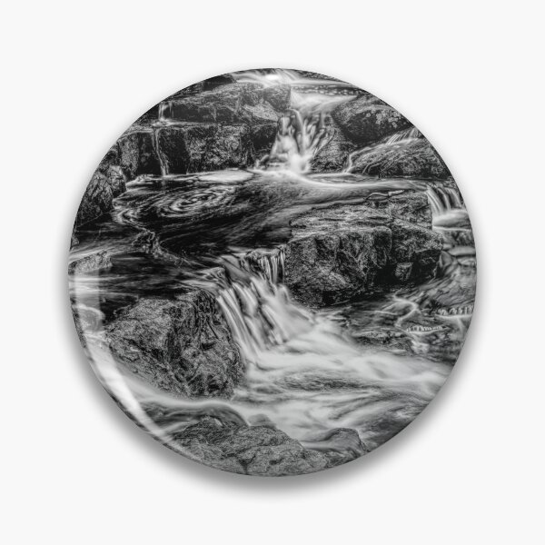 Artikelvorschau, Kaskaden an der Spitze der Mink Falls, Ontario BW entworfen und verkauft von jrtwynam.