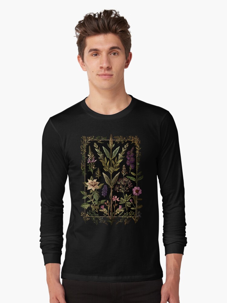 Imagen 1 de 5, Camiseta de manga larga con la obra Hierbas oscuras de bruja victoriana, diseñada y vendida por Enyr.