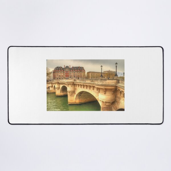 Aperçu de l'œuvre Pont Neuf et un bel immeuble parisien créée et vendue par Michael Matthews.