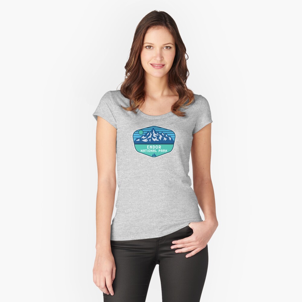 Vista previa del artículo con la obra «Camiseta entallada de cuello ancho», diseñado y vendido por graphic-map.
