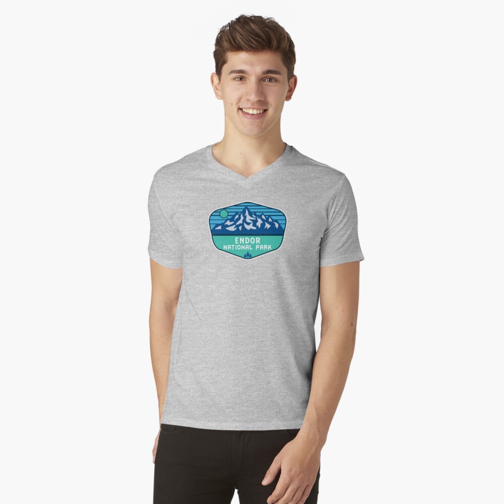 Vista previa del artículo con la obra «Camiseta de cuello en V», diseñado y vendido por graphic-map.
