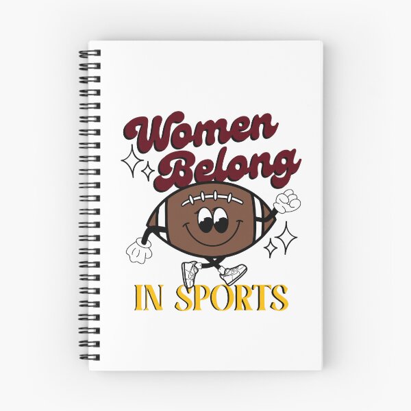 Artikelvorschau, Frauen gehören in den Sport - Burgund und Gold - Fußball entworfen und verkauft von Emilee Fails.