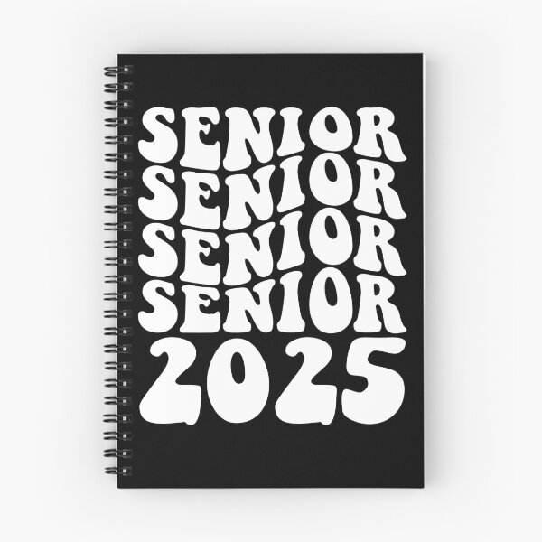 Artikelvorschau, Senior 2025 Graduation Class of 2025 Senior 2025 Gear entworfen und verkauft von DynamicDesign.