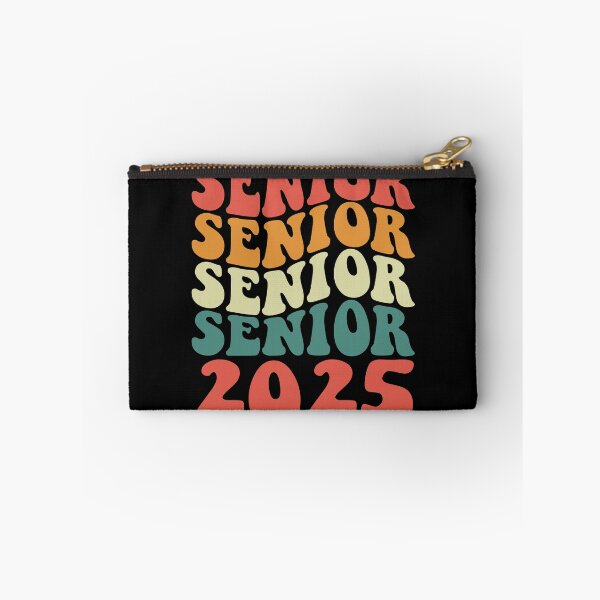 Artikelvorschau, Senior 2025 Graduation Class of 2025 Retro Senior 2025 Gear entworfen und verkauft von DynamicDesign.