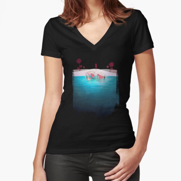 Bikini Strand Tailliertes T-Shirt mit V-Ausschnitt