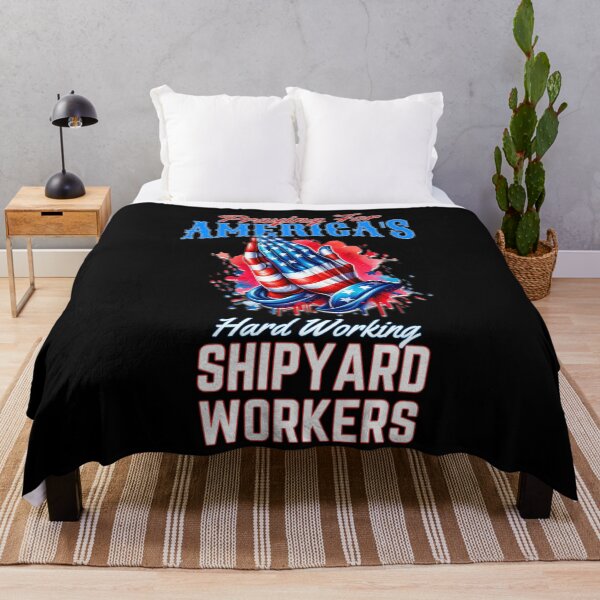 Item preview, Orando por los trabajadores de los astilleros estadounidenses que trabajan duro designed and sold by Hananiah Merch.