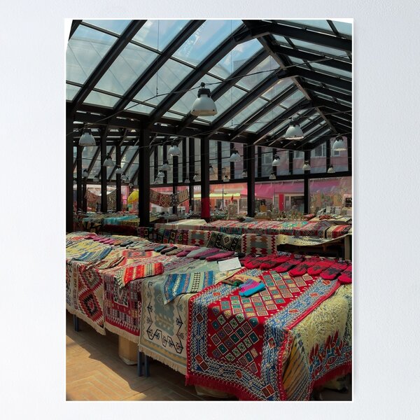 Vista previa del artículo con la obra «Mercado local en Albania», diseñado y vendido por Nolan Peeters.