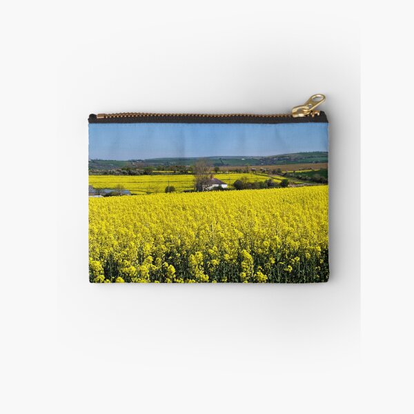 Aperçu de l'œuvre Surrounded By Rapeseed Flowers créée et vendue par Dorset Girl.