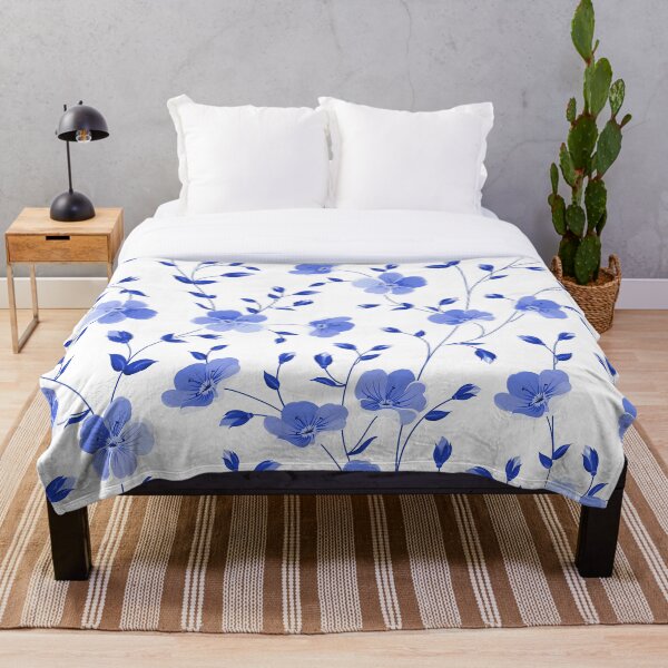 Artikelvorschau, Blaues Blumenmuster auf weißem Hintergrund entworfen und verkauft von UrbanCult-Store.