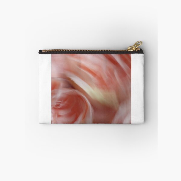 Artikelvorschau, Blass rosa Blume entworfen und verkauft von Spring Reilly.