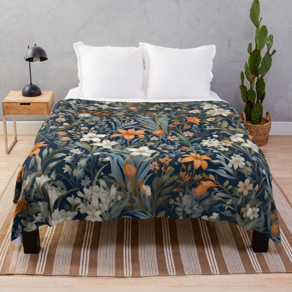 Aperçu de l'œuvre Countryside Bloom Marine Heirloom Floral créée et vendue par meggydesigns.