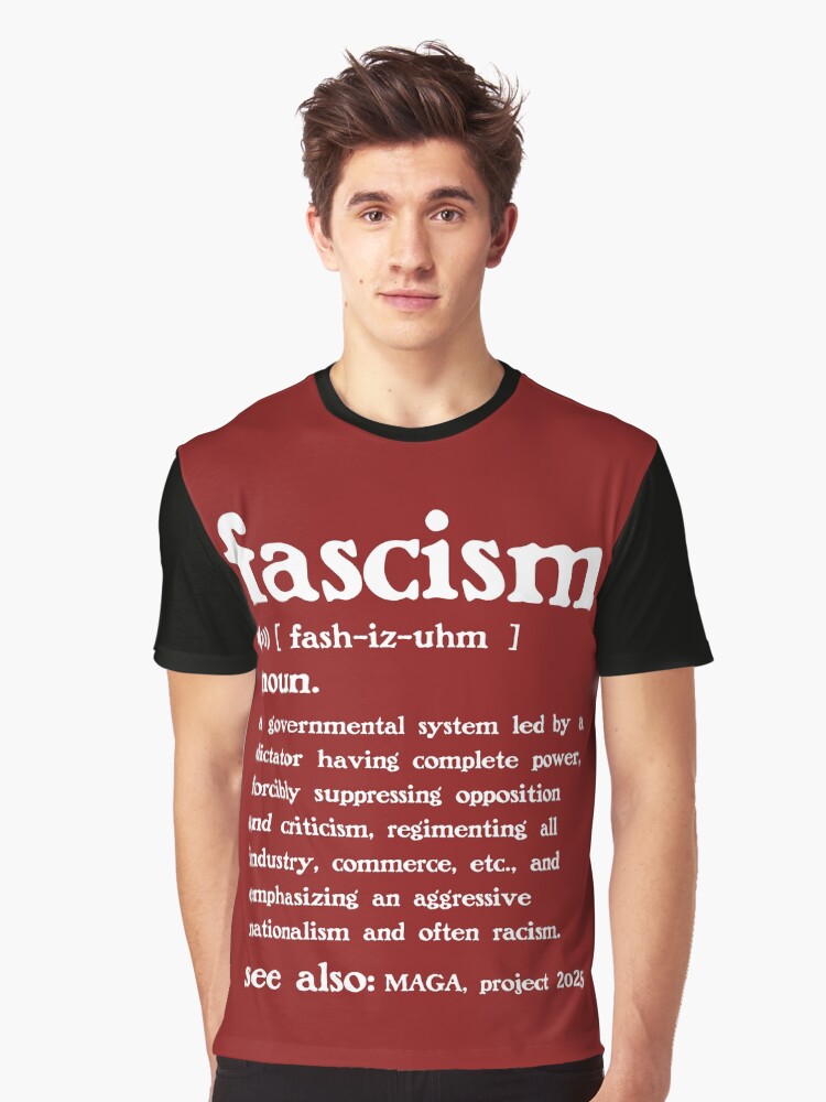 Imagen 1 de 5, Camiseta gráfica con la obra La definición de fascismo, diseñada y vendida por unhingedheather.