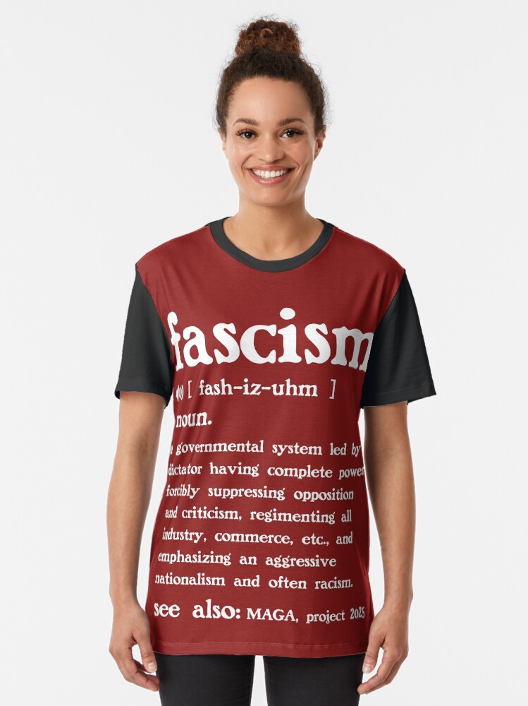Imagen 2 de 5, Camiseta gráfica con la obra La definición de fascismo, diseñada y vendida por unhingedheather.