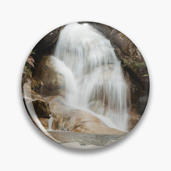 Artikelvorschau, Landschaftsansicht der Ladies Bath Falls entworfen und verkauft von Images by Chris de Blank.