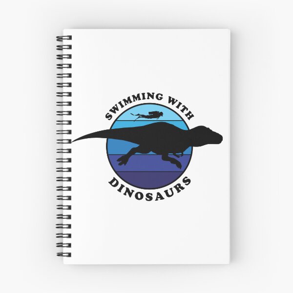 Aperçu de l'œuvre Nager avec les dinosaures Retro Surf Design (lettres noires) créée et vendue par Robert O.  Clark.