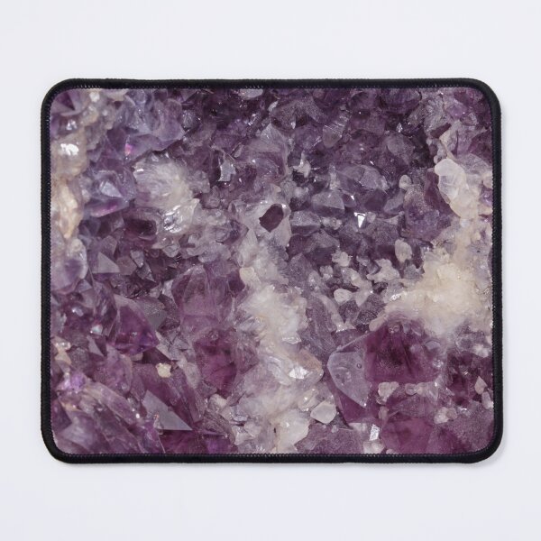 Aperçu de l'œuvre Cristal de quartz violet foncé créée et vendue par TheQuarry.