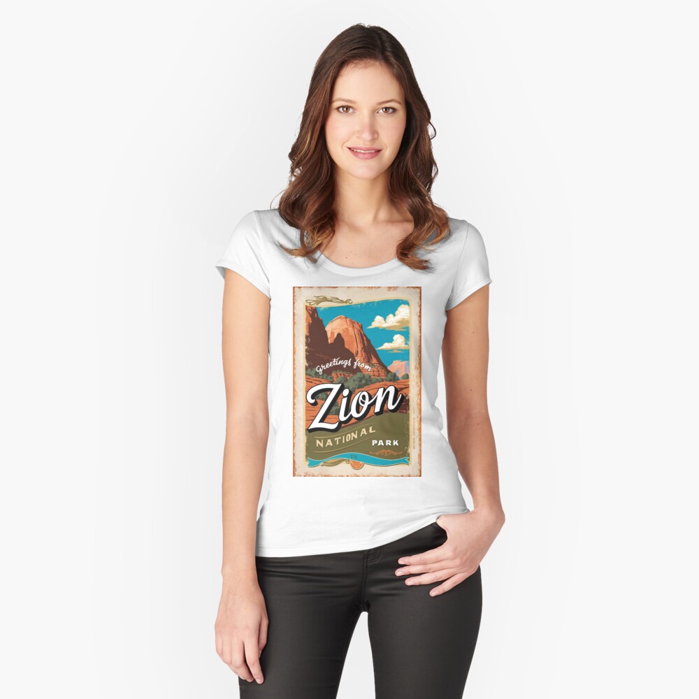 Vista previa del artículo con la obra «Camiseta entallada de cuello ancho», diseñado y vendido por MangaWorld4All.