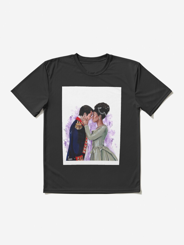 Aperçu 2 sur 7. T-shirt respirant avec l'œuvre La Reine Charlotte - une histoire Bridgerton créée et vendue par laureneportrait.