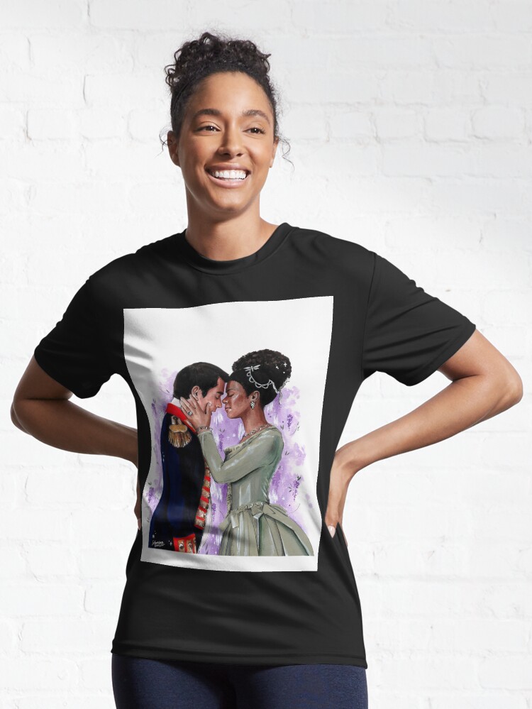 Aperçu 6 sur 7. T-shirt respirant avec l'œuvre La Reine Charlotte - une histoire Bridgerton créée et vendue par laureneportrait.