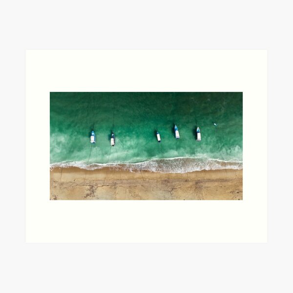Vista previa del artículo con la obra «Barcos en la orilla», diseñado y vendido por Zulu Prints.