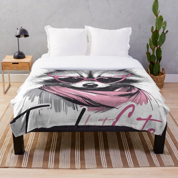 Artikelvorschau, Kunst Illustration Feral Racoon Mode weiblich entworfen und verkauft von dakaseli.