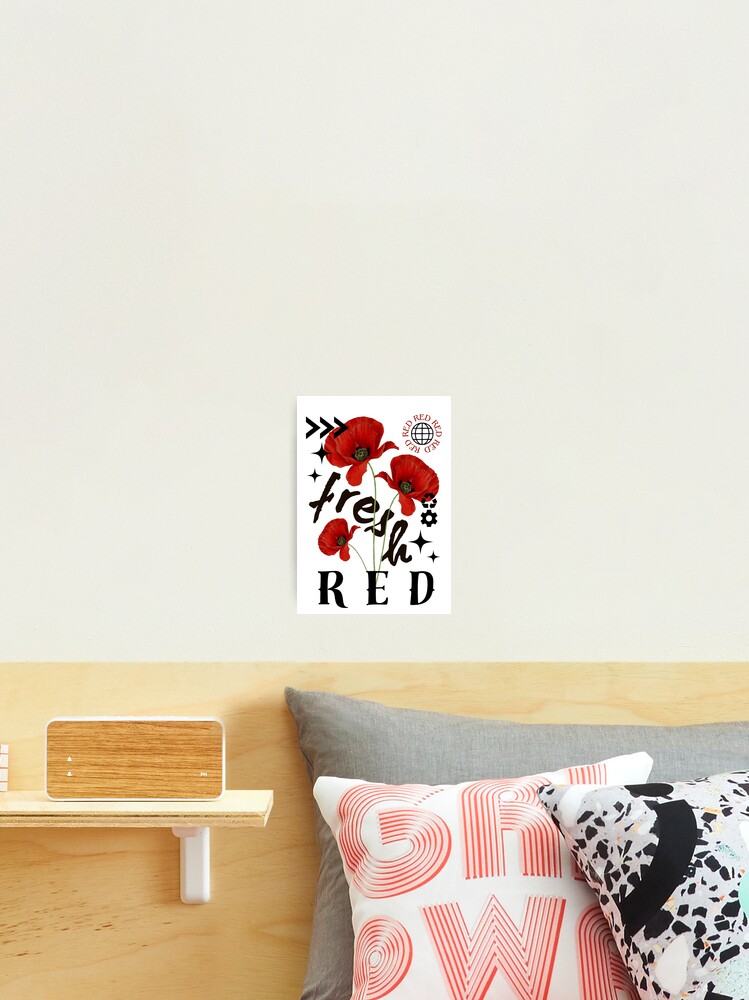 Aperçu 2 sur 3. Impression photo avec l'œuvre Coquelicots Fleurs Rouges Avec Texte Noir créée et vendue par AveryZi.