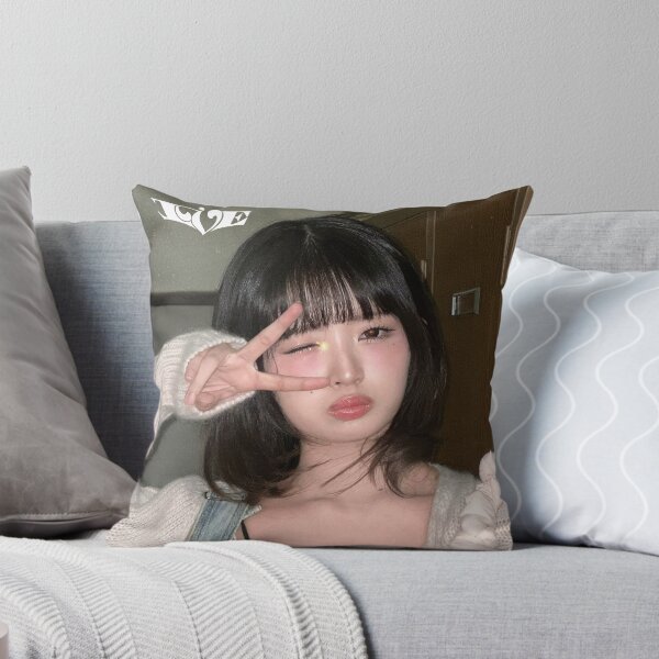 Artikelvorschau, IVE REI IVE ACCENDIO HEYA IVE Mine entworfen und verkauft von Valereekmerch.