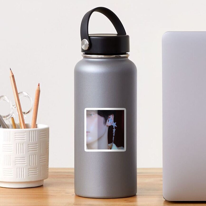 Artikel-Vorschau von Glänzender Sticker, designt und verkauft von Sukaina.