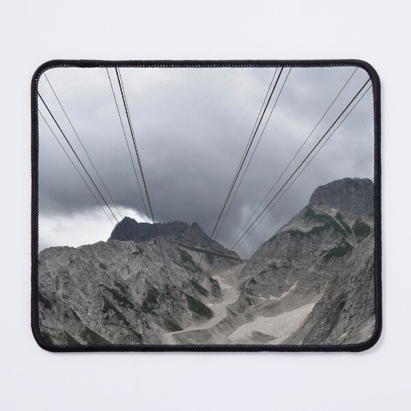 Aperçu de l'œuvre Champ de neige du Mont Canin. Alpes italiennes créée et vendue par Igor Pozdnyakov.
