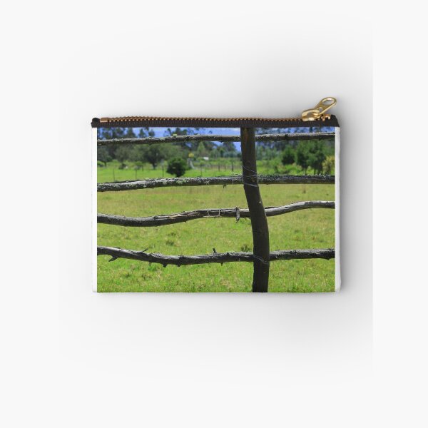 Aperçu de l'œuvre Wood Rail Fence in a Pasture créée et vendue par rhamm.