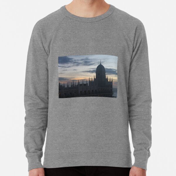 Fairy-tale castle with turrets and spiers adorned by colors of aurora Lightweight Sweatshirt