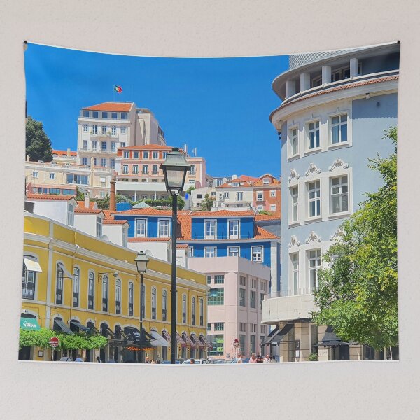 Aperçu de l'œuvre En regardant de la Praça D.Luís I à la Rua da Moeda. Lisbonne. Le Portugal. Une ville rénovée. Ville rajeunie. créée et vendue par Tereza Pilar Art.