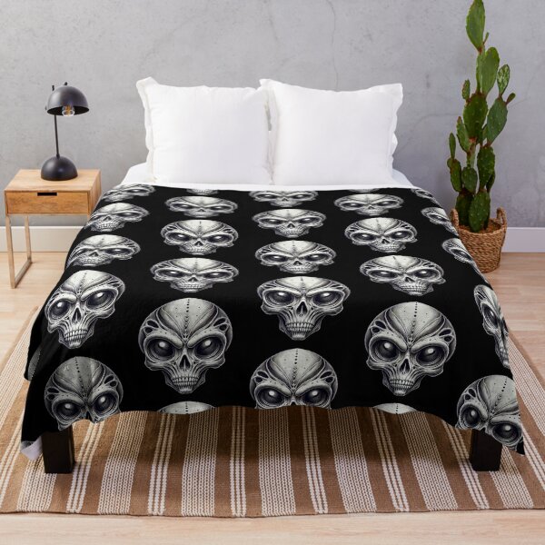 Item preview, Alien Skull 18 designed and sold by LaNadaYFundante.