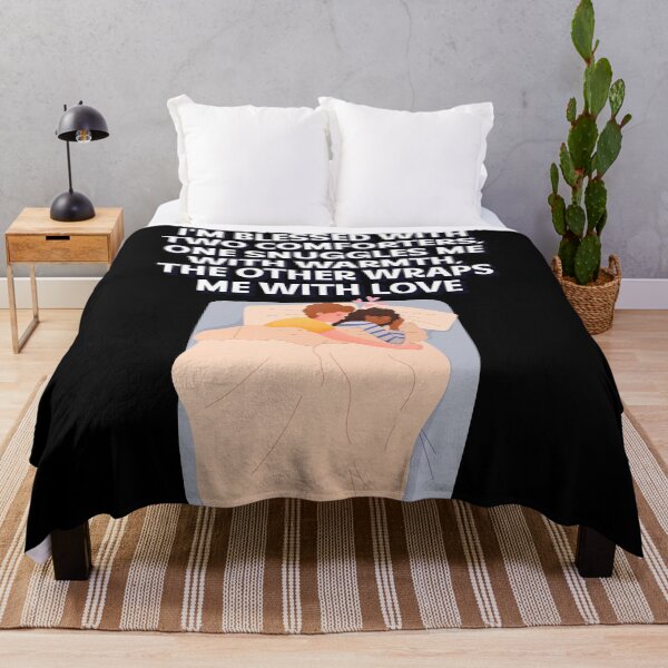 Artikelvorschau, Ich bin mit zwei Tröstern gesegnet, einer schmuggelt mich mit Wärme und der andere mit Liebe entworfen und verkauft von signshirtz.