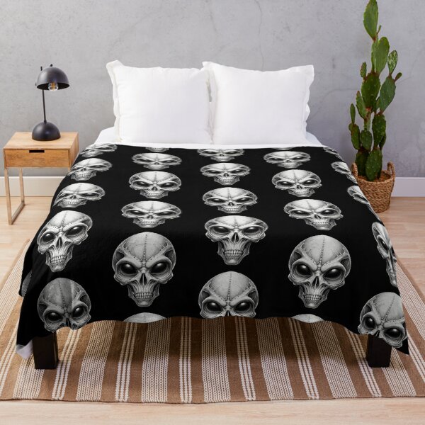 Item preview, Alien Skull 28 designed and sold by LaNadaYFundante.