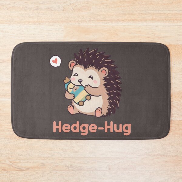 Artikelvorschau, Hedge-Hug Niedlicher Kuschel-Igel mit Stacheln entworfen und verkauft von Delusion Tees.