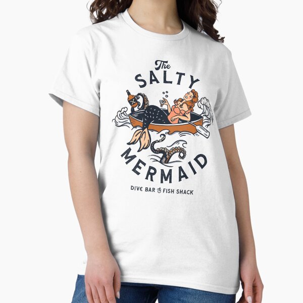 Vista previa del artículo con la obra «"The Salty Mermaid Dive Bar & Fish Shack" Diseño retro de viaje de sirena», diseñado y vendido por The Whiskey Ginger Design Shop.