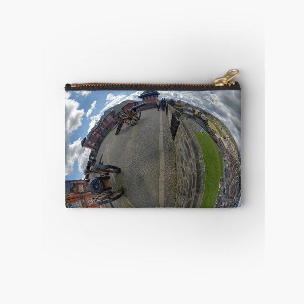Item preview, Centro de artes verbales en las paredes de Derry designed and sold by George Row.