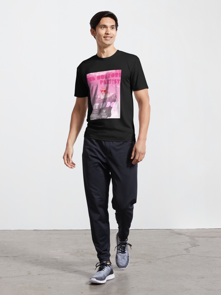 Imagen 5 de 7, Camiseta deportiva con la obra Los horrores persisten pero yo también meme hámster., diseñada y vendida por caitlinkdesigns.
